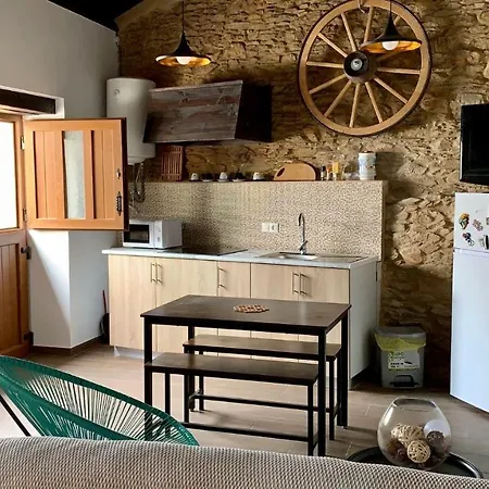 Estudio Pajar Rural Con Bonito Jardin - Gayoles Rural * كاستروبول